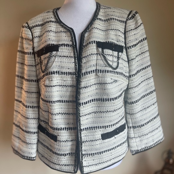 White House Black Market Jackets & Blazers - Tweed Jacket With 4 Pockets With Beautiful Embellishments